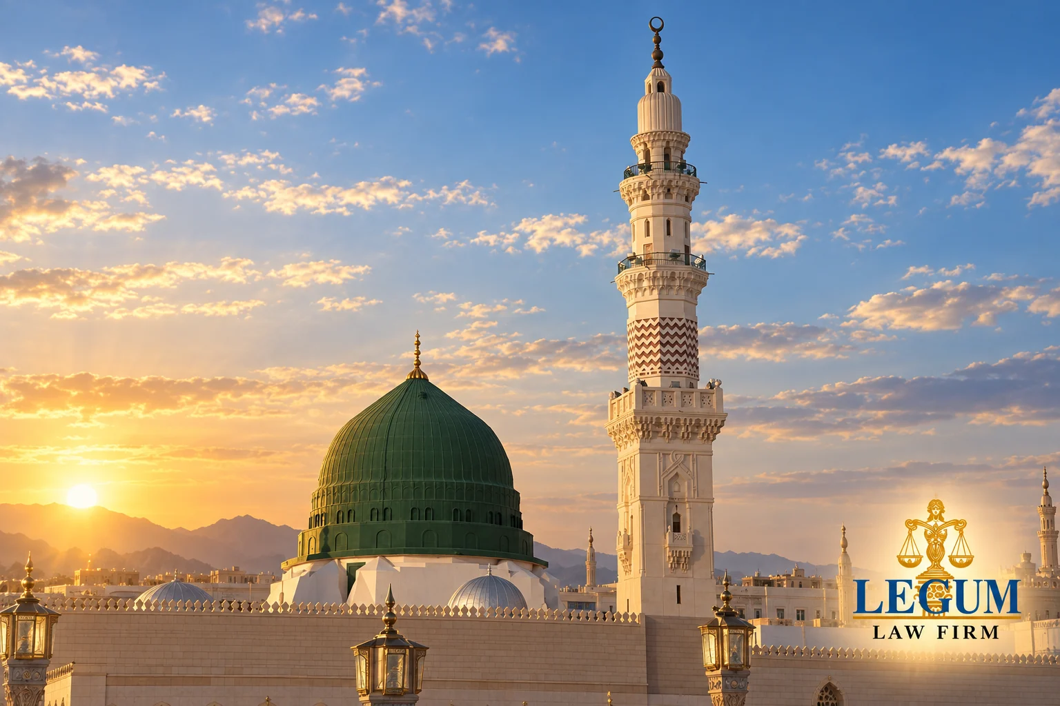 La Cúpula Verde y el minarete de la Mezquita del Profeta al amanecer con el logotipo de Legum Law Firm
